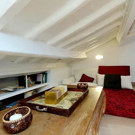 Apartment Pantheon Charming Attic | Romeloft *