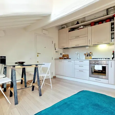 Pantheon Charming Attic | Romeloft Apartment