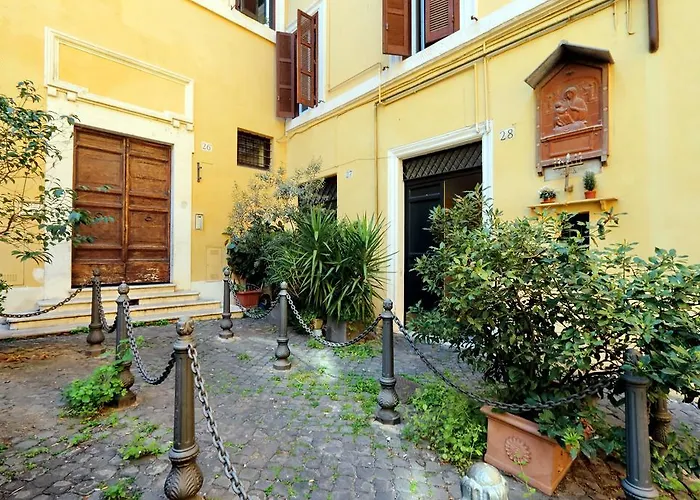 Pantheon Charming Attic | Romeloft Appartement *